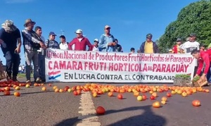 Productores de tomate y locote bloquean Ruta PY02 en Caaguazú - OviedoPress