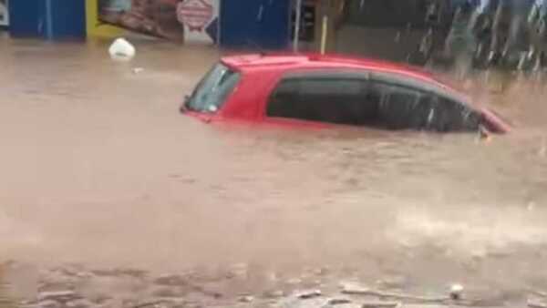 Video: Intensos raudales causan estragos en Asunción y Central