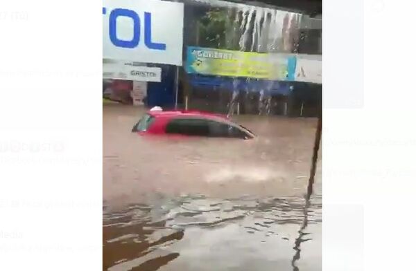 (VIDEO).Mercado de Luquelandia bajo agua