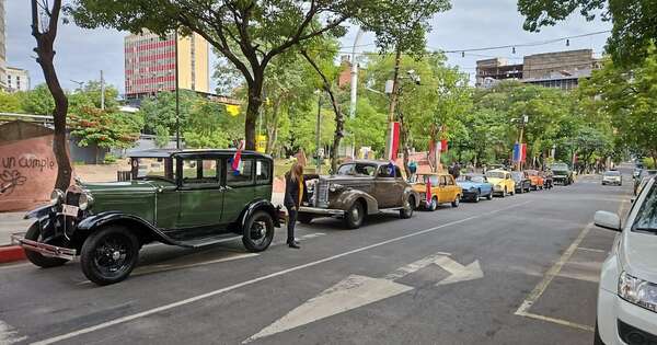 La Nación / Invitan a descubrir autos antiguos en exposición en el Centro de Asunción