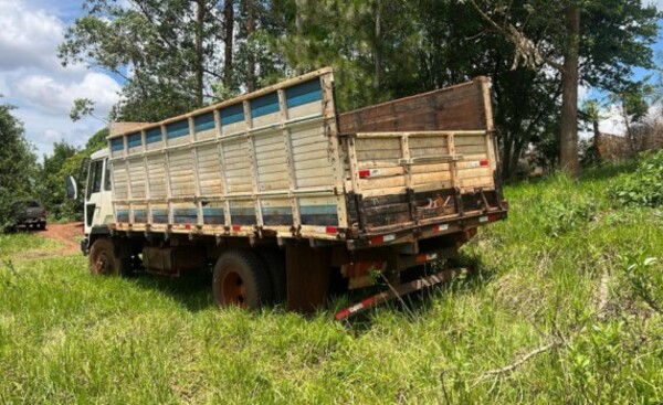 Abandonan camión utilizado durante asalto
