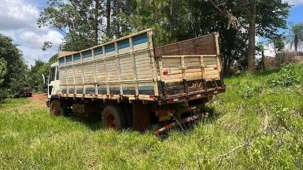 Hallan camión presuntamente usado por piratas del asfalto en Minga Guazú