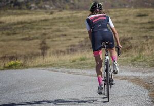 Distribuidores acosan a una ciclista en Fernando de la Mora