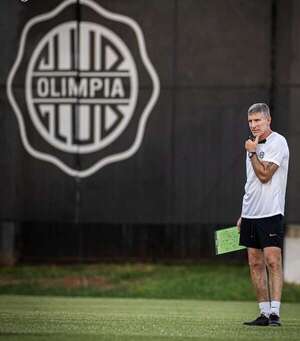 Día festivo en la Villa Olimpia - Fútbol - ABC Color