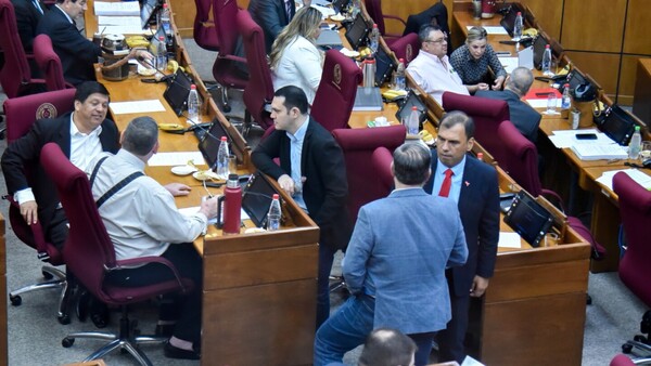 Asesores de Silvio Beto Ovelar cuestan al año G. 1.000 millones