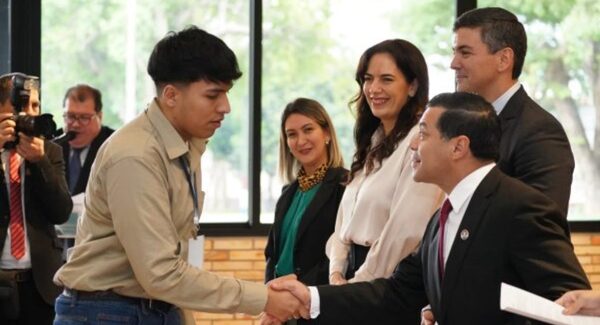 ANDE lanza concurso de méritos para 167 vacancias