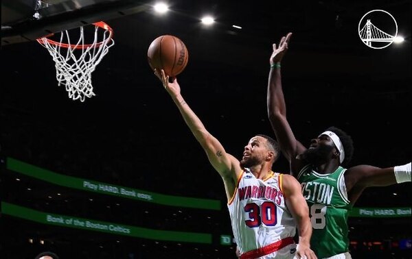 Versus / Stephen Curry guía a los Warriors en triunfo ante los campeones Celtics