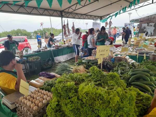 No se suspende por lluvia: nueva Feria de Agricultura Familiar hoy en Costanera - Economía - ABC Color