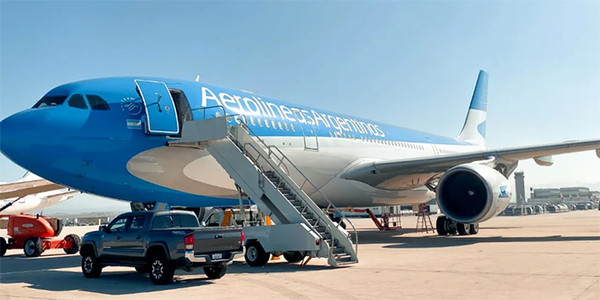 Gobierno advirtió que cerrará Aerolíneas Argentinas si no frenan las medidas de fuerza - 1000 Noticias