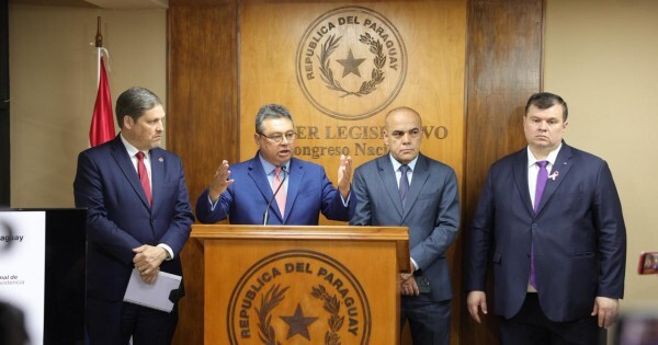 El cartismo retiene la ley anti ONG en el Congreso y le da tiempo a Peña