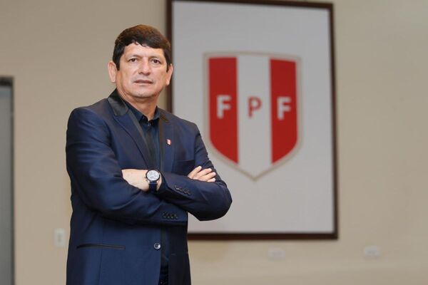Detienen al presidente de la Federación Peruana de Fútbol - Unicanal