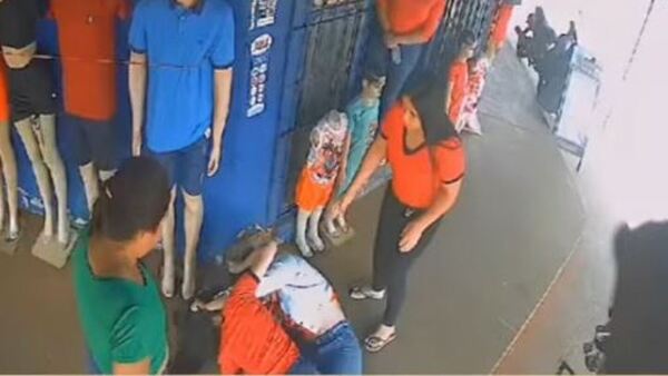 Concejala golpeó a vendedora porque “se mete con marido ajeno”