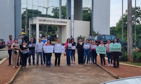 Contadores protestan por fallas en el sistema Marangatu y multas de la DNIT