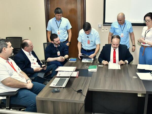Itaipú avanza en la licitación para instalar paneles solares en su embalse • PARAGUAY TV