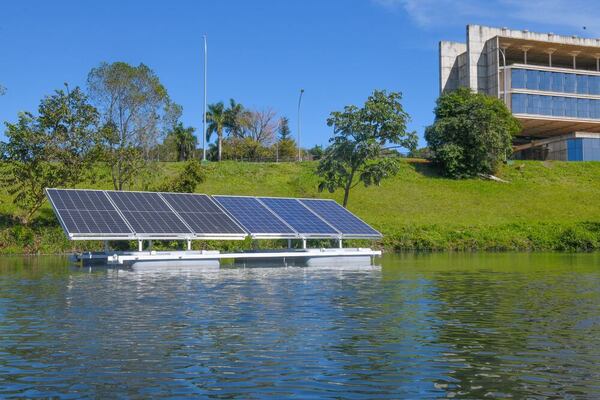 Planta solar flotante en Itaipú estaría operativa en el primer trimestre del 2025 - ADN Digital