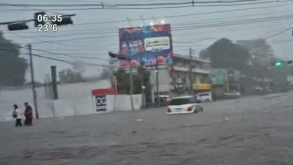 Lluvias intensas provocan raudales y dejan vehículos varados en el Departamento Central - SNT