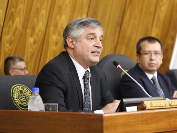 Ministro de Educación admite falta de condiciones para canal educativo · Radio Monumental 1080 AM