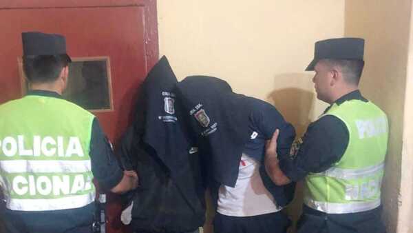 Persecución policial termina con dos detenidos y la recuperación de un auto en Itapúa