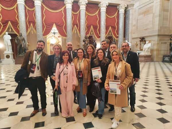 Diputado cartista dice que él pagó su viaje pero se niega a mostrar las pruebas - Política - ABC Color