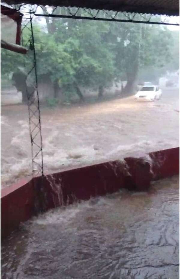 Ante emergencias por lluvias, Municipalidad habilita servicios para la ciudadanía - Nacionales - ABC Color