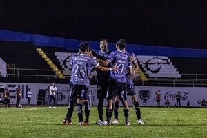 Versus / Pertenece a los registros de Olimpia y se lució con un doblete en México