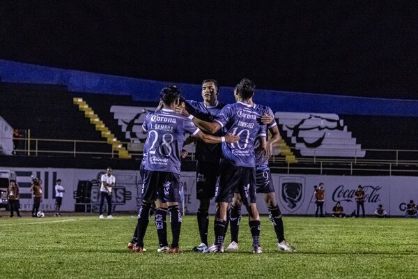 Versus / Pertenece a los registros de Olimpia y se lució con un doblete en México