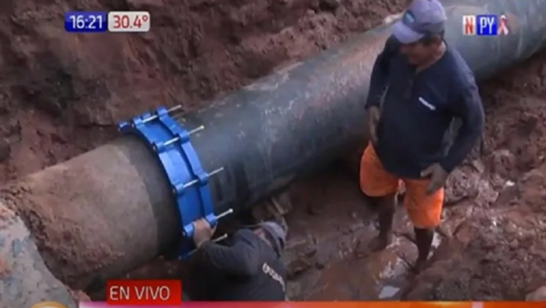 Essap repara tubería de mega bache