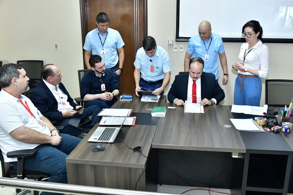 Seis consorcios presentan ofertas para planta solar flotante en el embalse de Itaipú - El Trueno