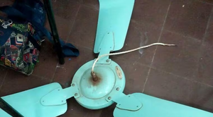 Cayó ventilador sobre alumno, docente denunció y fue rajada - Noticiero Paraguay