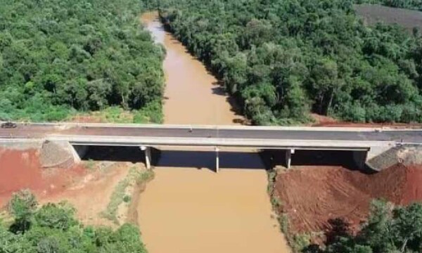 Policía intercepta a madre que quería lanzarse al río con sus hijos – Prensa 5