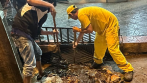 Comuna luqueña pide no arrojar basura para evitar inundación en las calles