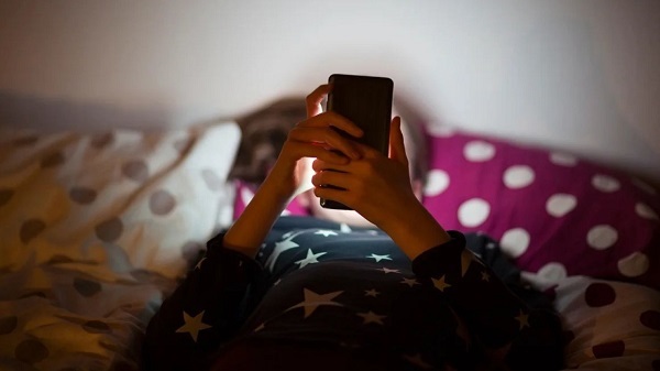 Australia prohibirá redes sociales a menores de 16 años