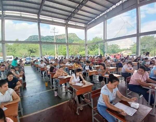 Concurso Público de Oposición en Paraguarí: inasistencia de docentes y críticas al sistema de selección - Nacionales - ABC Color