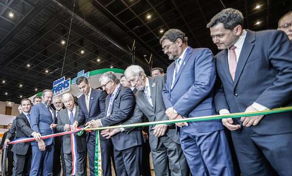 Peña destacó la hermandad y oportunidades comerciales en la 15ª Expo Paraguay-Brasil - Economía - ABC Color