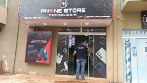 Delincuentes roban local de venta de celulares en Pedro Juan Caballero