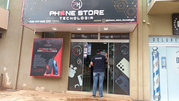 Delincuentes roban local de venta de celulares en Pedro Juan Caballero