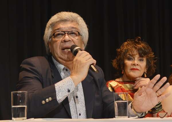 Piden antecedente judicial a escritores para Premio Municipal de Literatura, que sigue sin ser entregado - Nacionales - ABC Color