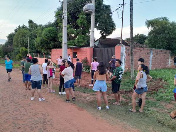 Capiatá: denuncian que no tienen agua en las casas, aunque aguatera la derrocha en la calle - Nacionales - ABC Color