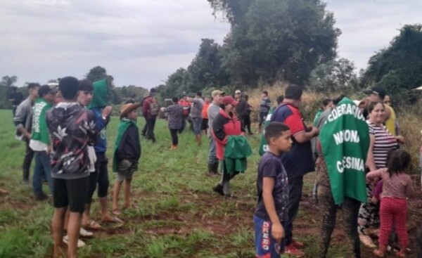 Pide rebeldía de tres líderes campesinos por invasión de inmueble