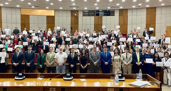 Celebran éxito de primer diplomado en legislación deportiva