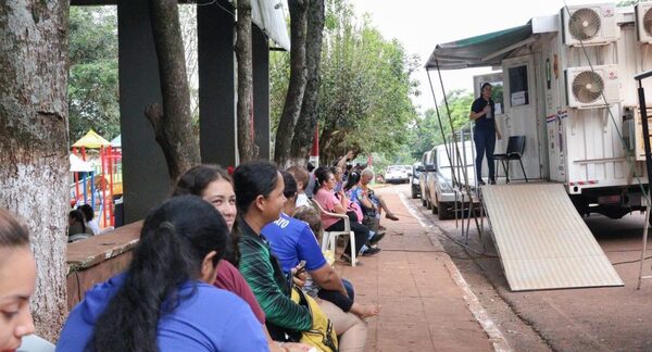 Ciudad Mujer Móvil prestó más de 1.300 servicios a pobladores de Itapúa
