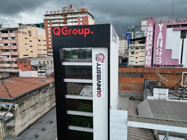 Advierten sobre falsa universidad “QUniversity” que opera en el microcentro de Ciudad del Este - La Clave