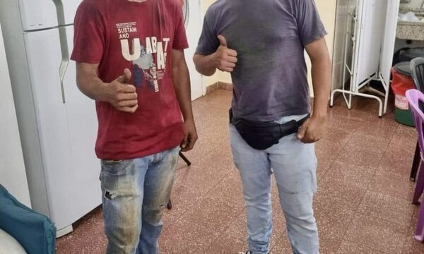Técnicos solidarios reparan el aire en la sala de pediatría del HRCDE