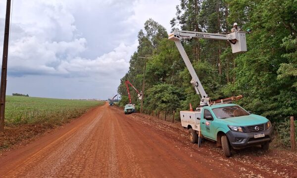 Más de mil familias de Alto Paraná ahora cuentan con un servicio eléctrico más seguro y confiable