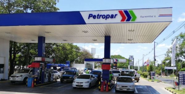 Gobierno anuncia séptima reducción de precios de naftas de Petropar