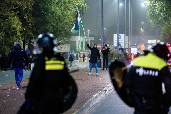 Ámsterdam califica de“inaceptable” la “explosión de violencia contra hinchas israelíes” - Mundo - ABC Color