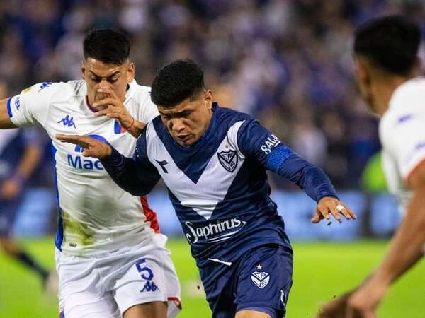 Vélez Sarsfield ganó con un gol en contra y es el único puntero - Fútbol Internacional - ABC Color