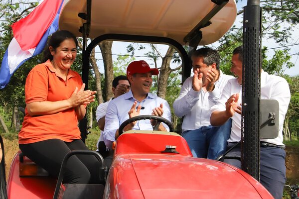 El Gobierno apoya a pequeños productores con importante inversión en tecnología • PARAGUAY TV