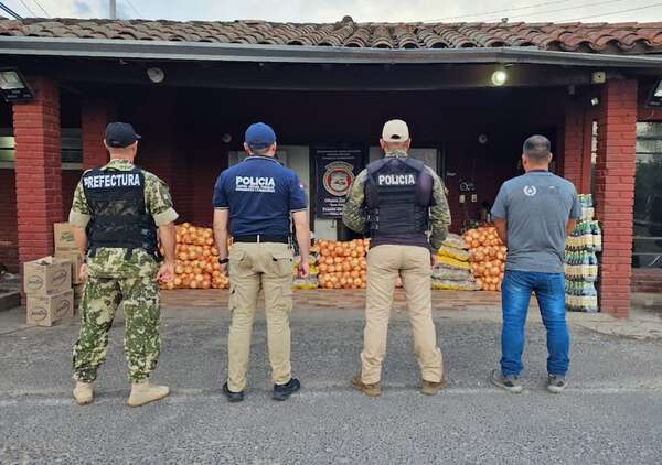 Incautan mercaderías de contrabando en buses del transporte público - Policiales - ABC Color