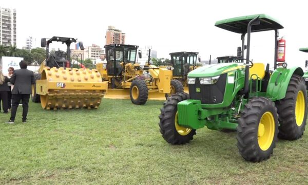 Gobierno entrega maquinarias e implementos para fortalecer al sector agrícola